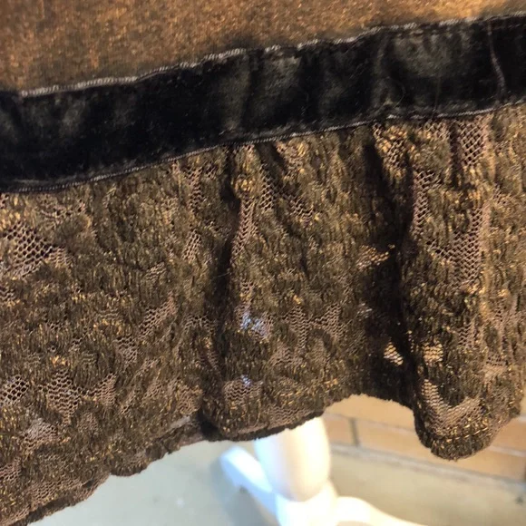 Lace Bell sleeve embroidered top - Picture 6 of 6